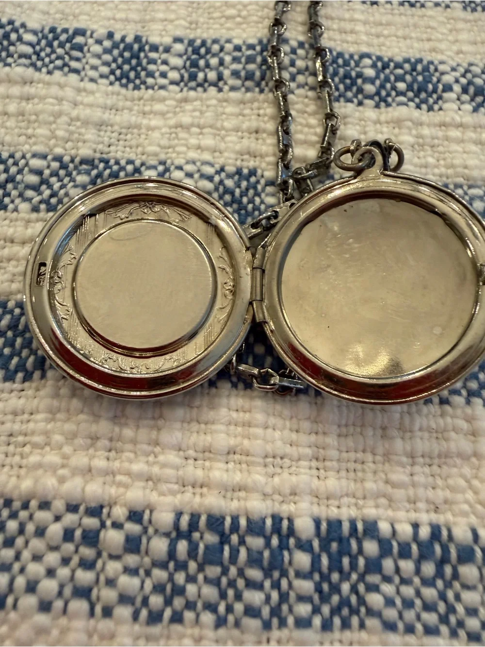 Vintage 1980s Silver Locket 2 Photo Necklace